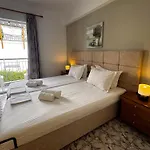 アパートホテル Platis House 3*
