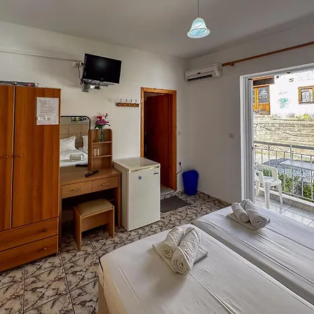 Platis House Aparthotel *