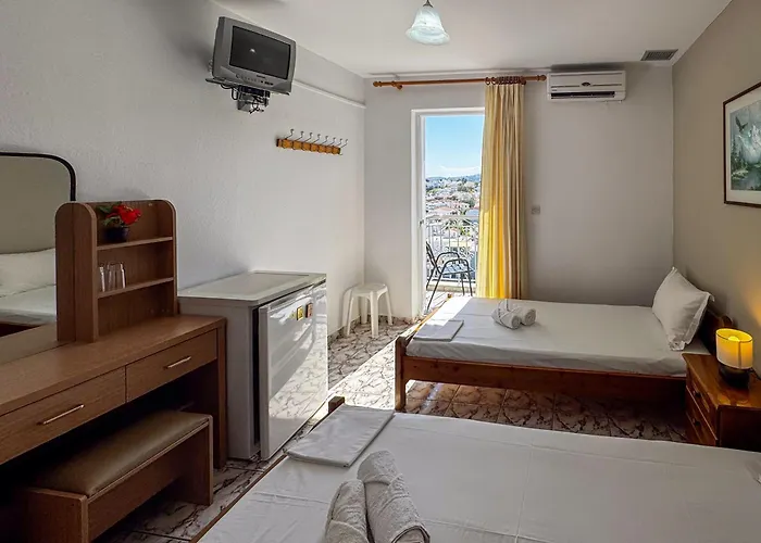 Aparthotel Platis House 3*