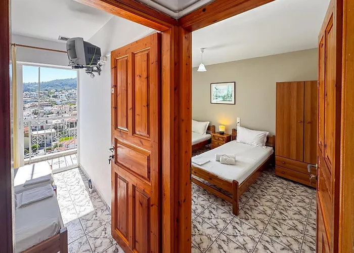 Platis House Aparthotel 3*