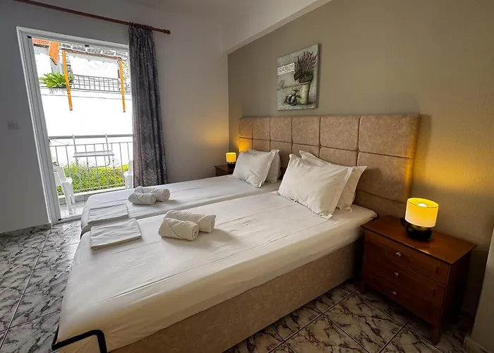 Aparthotel Platis House 3*