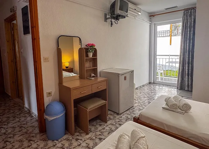 Platis House Aparthotel 3*